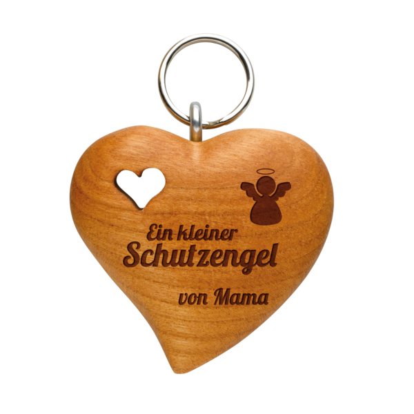 Herzförmiger Holz-Schlüsselanhänger mit Gravur „Ein kleiner Schutzengel von Mama“ als liebevolles Geschenk für unterwegs.